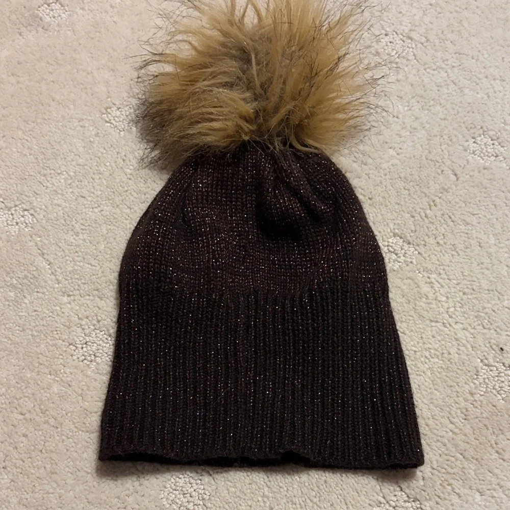 New Steve Madden Chocolate Brown Copper Glitter Knit Faux Fur Pom-Pom Beanie - Picture 2 of 3